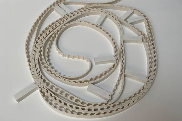 finished pu t1 2 belt with repeated cleats